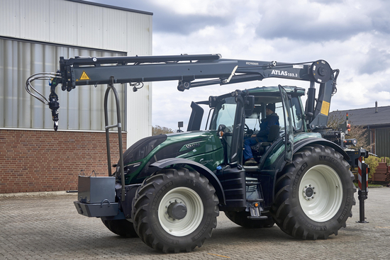 valtra t174 atlas kran ak 152 3