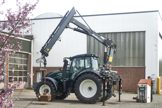 valtra t174 traktor atlas kran